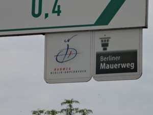 Hinweisschild Berliner Mauerweg
