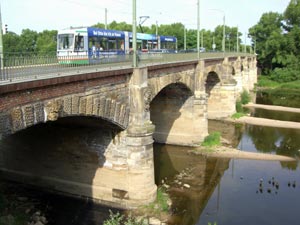 Blick auf die Anna-Ebert-Brücke