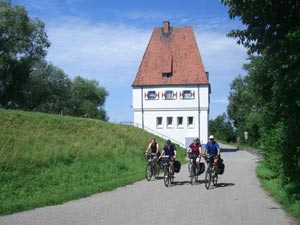 Donauradweg hinter reibersdorf