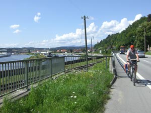 Donauradweg hinter Deggendorf