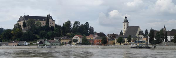 Blick nach Grein Blick nach Grein