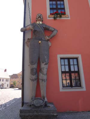 Roland vor Rathaus Belgern