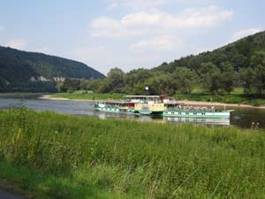 Raddampfer auf der Elbe