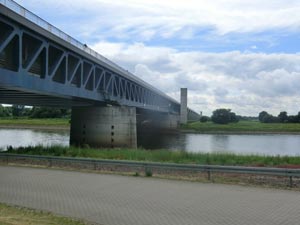 Trogbrücke über die Elbe