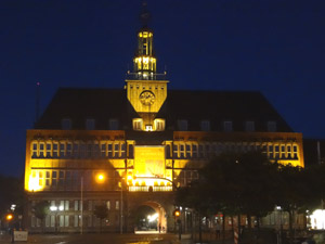 Emsradweg Emden Rathaus