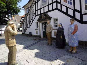 Figuren am Rathaus Rietberg