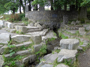 Fuldaquelle am Fuß der Wasserkuppe Fuldaquelle am Fuß der Wasserkuppe