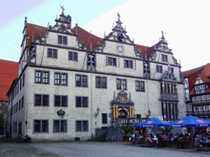 Rathaus Hann Münden mit Biergarten