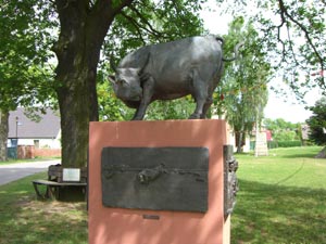 Skulptur die wilde Kuh in Bahnitz