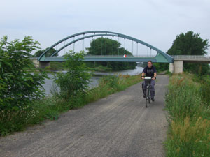 Radler am Mittellandkanal