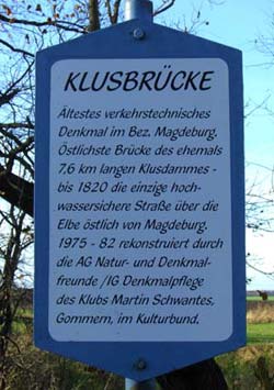 Info-Schild an der Klusbrücke