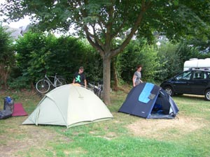 Zeltaufbau Campingplatz Bruttig