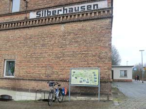 Ankunft am Bahnhof Silberhausen