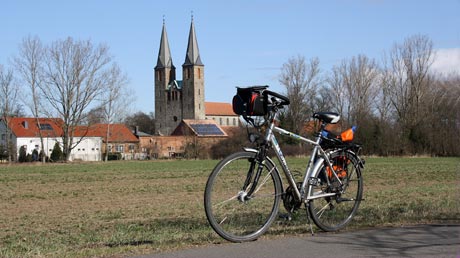 Radweg bei Hillersleben