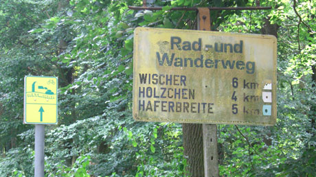 Schild im Hölzchen Schild im Hölzchen