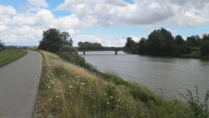 Altmühlsee Altmühl-Radweg kurz vor dem Altmühlsee