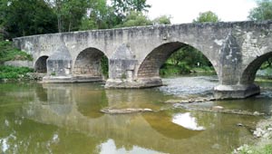 historische Bogenbrücke im Altmühltal historische Bogenbrücke im Altmühltal