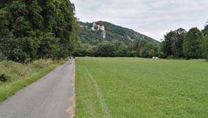 Radweg mit Burg Radweg mit Burg