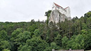 Blick zur Burg Prunn