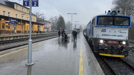 Ankunft mit der CD 754 Taucherbrille in Jensen�k