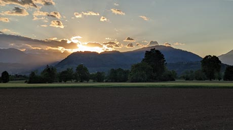 Blick aus dem Zugfenster - Sonnenuntergang
