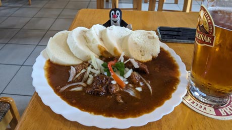 D&ecaron;&ccaron;�n Hlavn� N�dra&zcaron;� - Gulasch