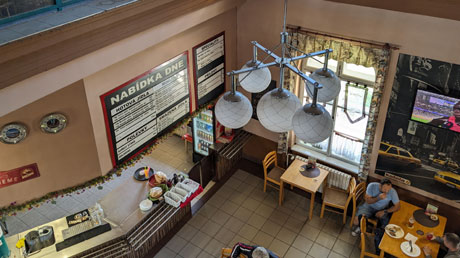 Restaurace D&ecaron;&ccaron;�n Hlavn� N�dra&zcaron;�