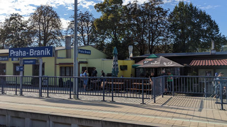 Nadra&zcaron;n� Restaurace Praha-Bran�k