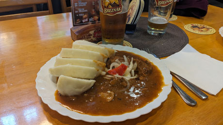 Gulasch mit Kn�deln