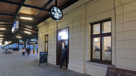 Pilse&ncaron; Hlavni Nadra&zcaron;� Zast�vka by Pivstro