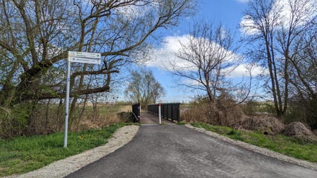 frisch asphaltierter Radweg frisch asphaltierter Radweg