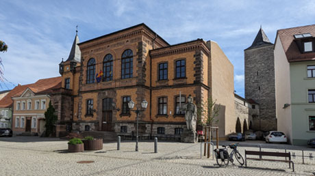Calbe (Saale) Rathaus mit Roland Calbe (Saale) Rathaus mit Roland