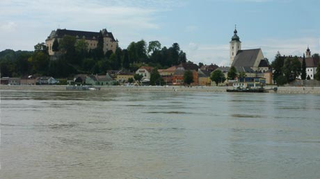Blick nach Grein Blick nach Grein