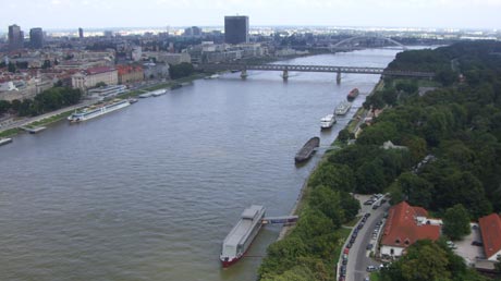 Bratislava Ausblick vom UFO auf Donau