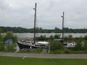 Hunderwassers Schiff Regentag Tulln Hundertwassers Schiff Regentag Tulln
