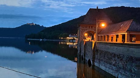 beleuchtete Staumauer Edersee beleuchtete Staumauer Edersee