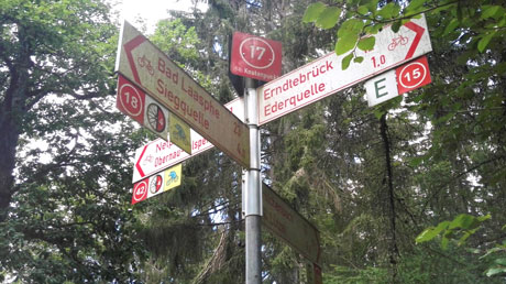 Hauptwegweiser Knotenpunkt 17 Hauptwegweiser Knotenpunkt 17