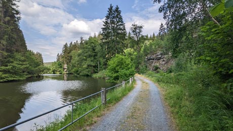 Eger-Radweg zwischen Neuhaus und Kaiserhammer Eger-Radweg zwischen Neuhaus und Kaiserhammer