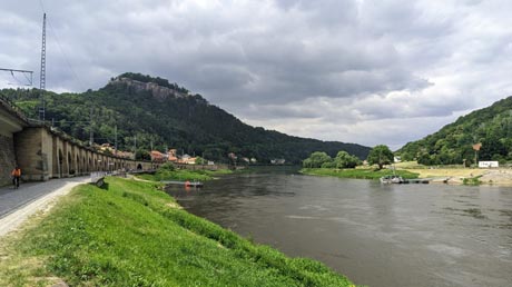Elbe mit Blick zur Festung Königstein