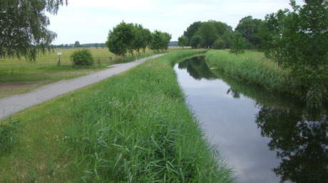 Lewitz-Radweg am Störkanal Lewitz-Radweg am Störkanal