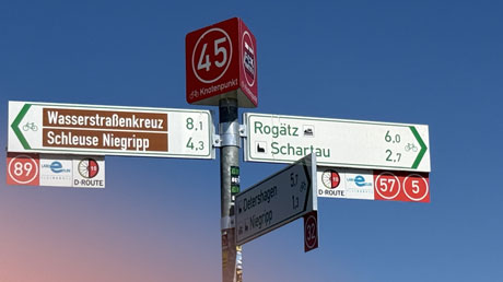 Elberaweg Hauptwegweiser Knoten 45