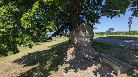 Elberadweg Lenzen Gedenkstein
