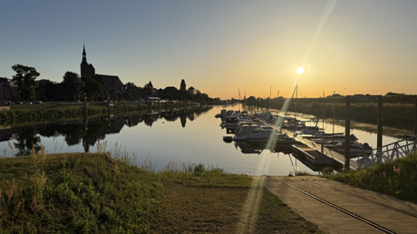 Tangerm�nde Sonnenaufgang am Hafen