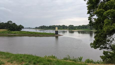 Elbe Einfahrt zur Schleuse Niegripp