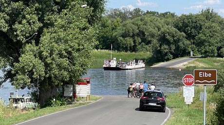 Fähre Aken am Elberadweg Fähre Aken am Elberadweg
