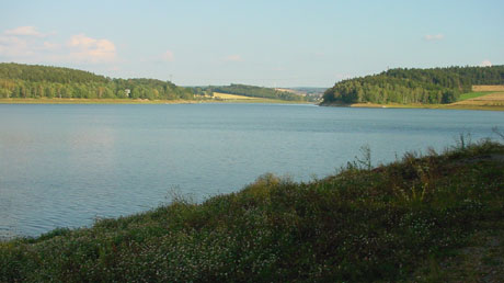 Blick &uuml;ber die Talsperre P&ouml;hl