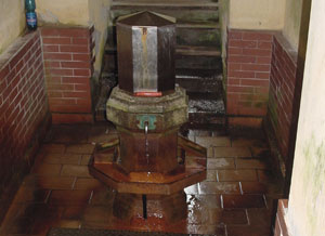 Mineralwasserquelle innen