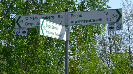 Radwegbeschilderung südlich vom Elsterstausee Radwegbeschilderung südlich vom Elsterstausee