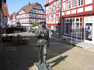 Melsungen Skulptur Bartenwetzer Melsungen Skulptur Bartenwetzer