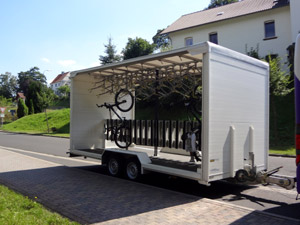 Gersfeld Bus mit Fahrradanhänger Gersfeld Bus mit Fahrradanhänger